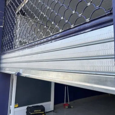 Puertas de Garaje Enrollables – Reparación e Instalación Cambio de Lamas y Paneles Puertas de Garaje Enrollables - Puertas de Garaje Enrollables – Reparación e Instalación