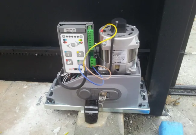 Cambio de Motores y Accesorios Puertas garaje Correderas - Nuestros Trabajos