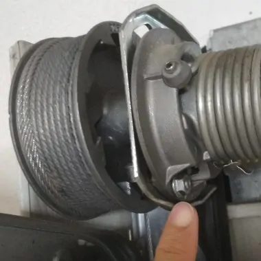 Puertas de Garaje Basculantes - Reparación e Instalación Cambio de muelles y cables - Puertas de Garaje Basculantes - Reparación e Instalación