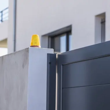 Puertas de Garaje Batientes – Reparación e Instalación Sistemas de Seguridad y Accesorios Puertas de Garaje Batientes - Puertas de Garaje Batientes – Reparación e Instalación