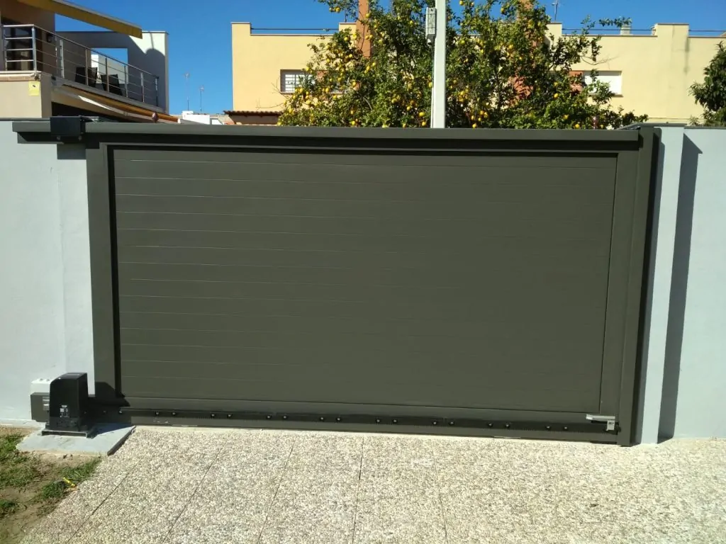 ¿Qué empresa ofrece el mejor mantenimiento para puertas de garaje correderas?