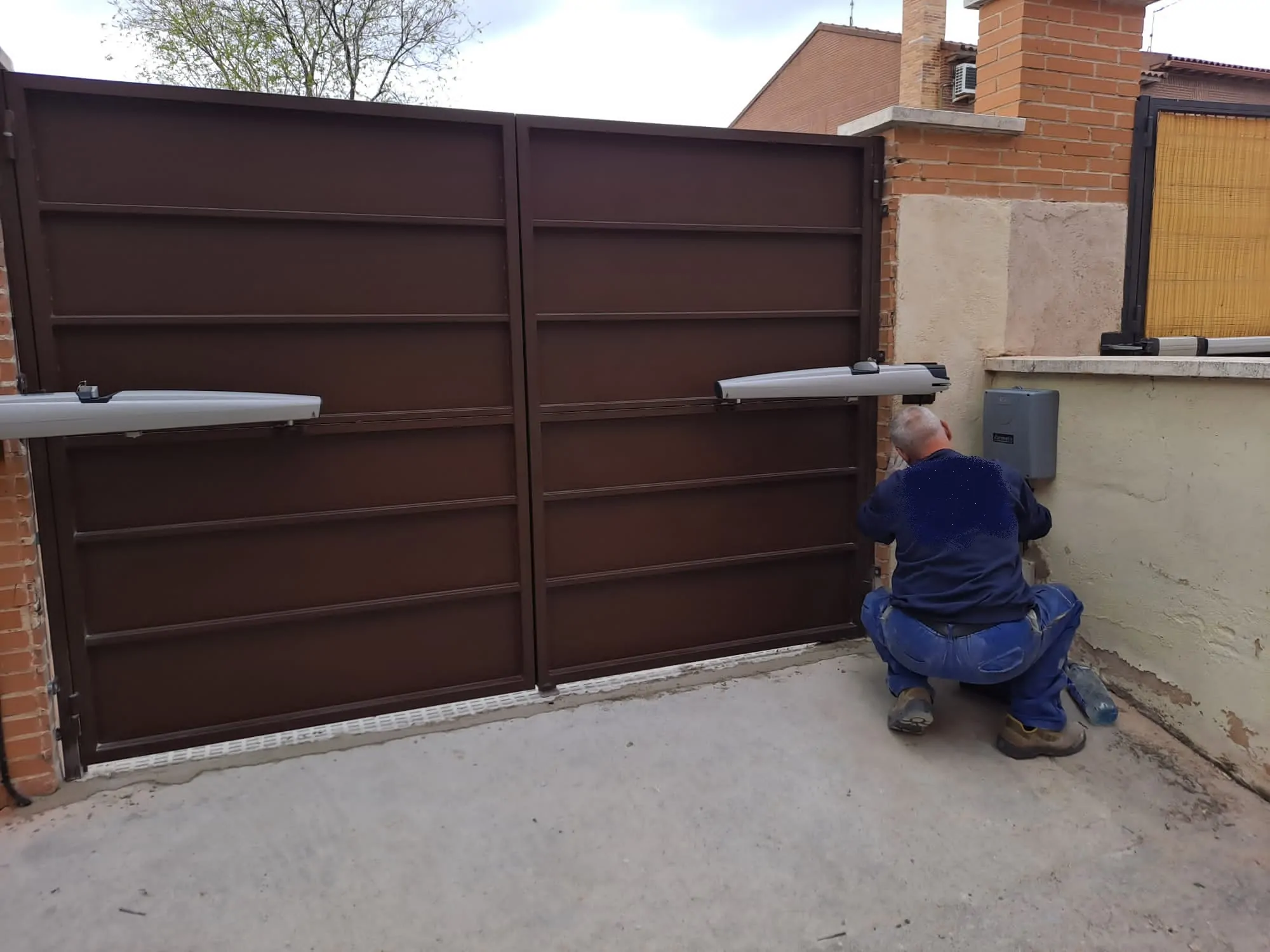 ¿Dónde puedo contratar reparación de puertas de garaje automáticas en Barcelona? Donde puedo contratar reparacion de puertas de garaje automaticas en Barcelona - ¿Dónde puedo contratar reparación de puertas de garaje automáticas en Barcelona?