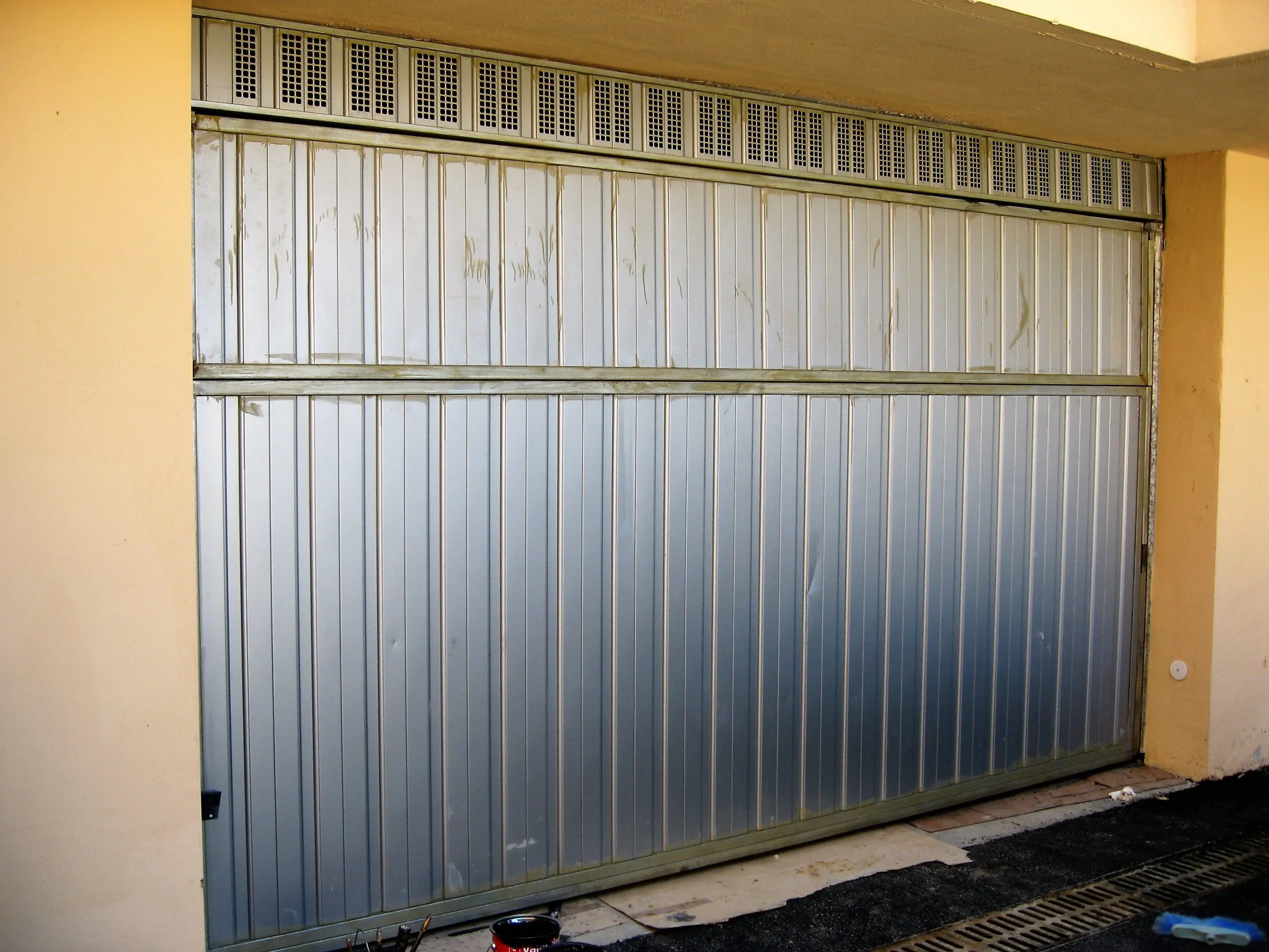 Que servicios incluyen la reparacion y mantenimiento puertas de garaje basculantes - &iquest;Qu&eacute; servicios incluyen la reparaci&oacute;n y mantenimiento de puertas de garaje basculantes?